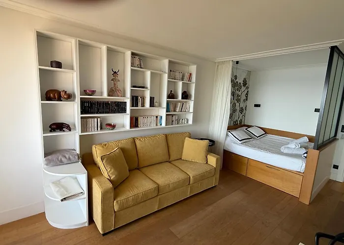Center Bay