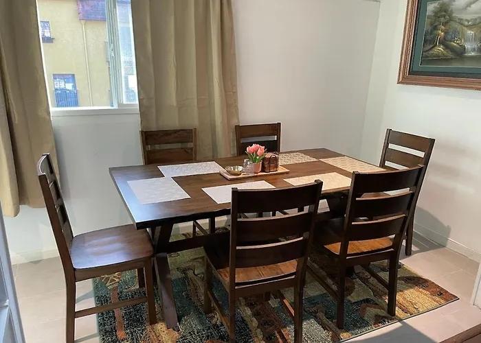 Cozy 2 Bedroom Apartment Glendale