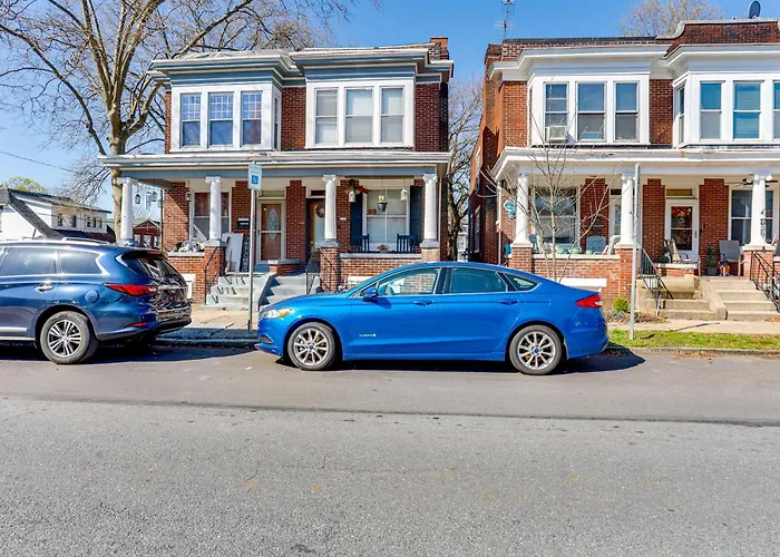 2 Mi To Dtwn: Harrisburg Escape W/ Furnished Deck!