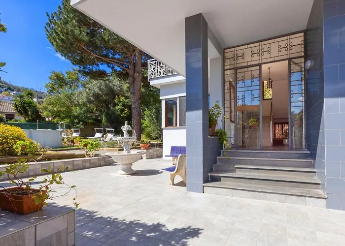 Estate4home - Villa Louise