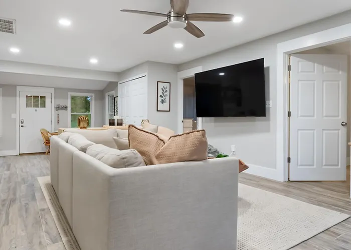 Charming Single-Family Home Between Ocean City & Assateague Island Pet-Friendly Retreat