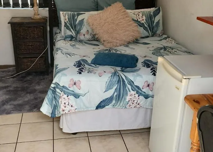 Debbie'S Den