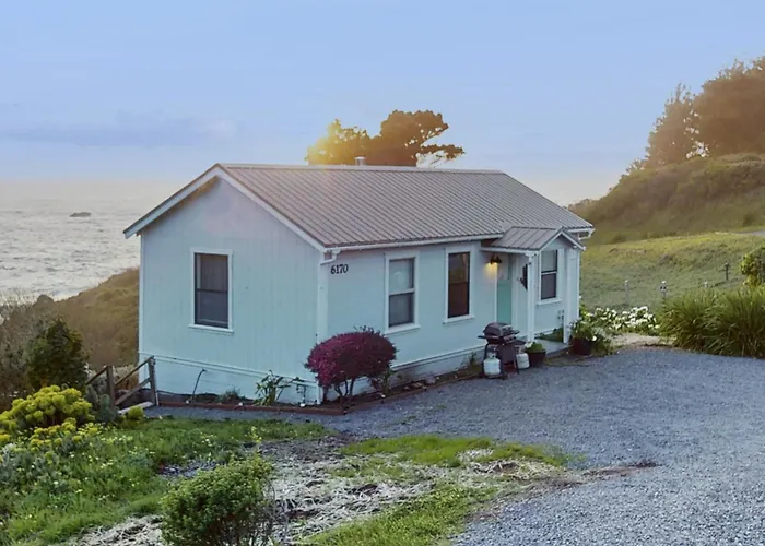 Oceanfront Elk Home Steps To Beach & Pet-Friendly