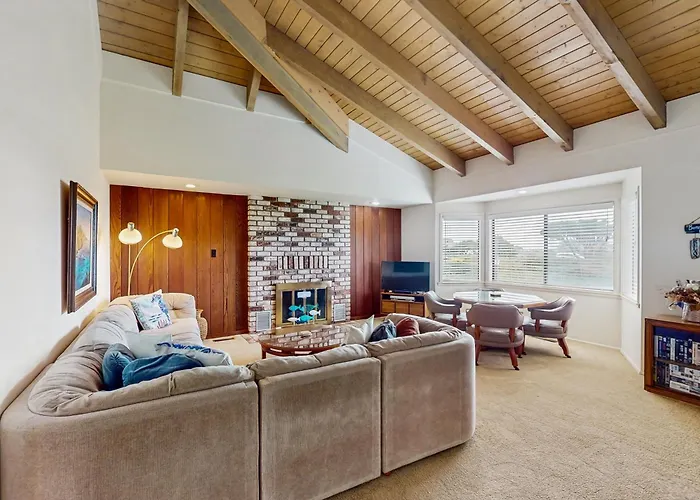 Ocean-View Manor With Large Yard Walk To Beach