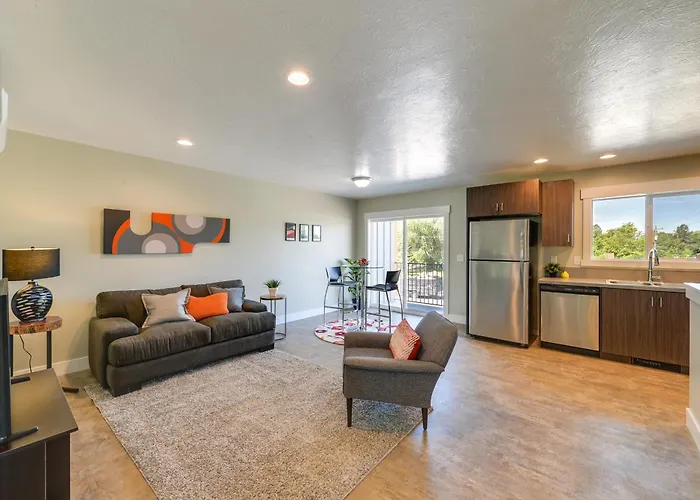 Modern Apt - 7 Mi To St. Anthony Sand Dunes!