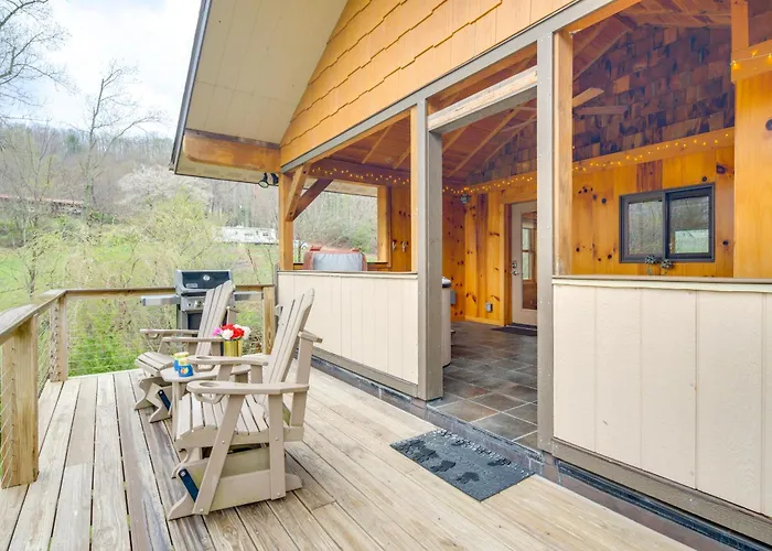 Peaceful Cabin Getaway, 15 Minutes From Asheville