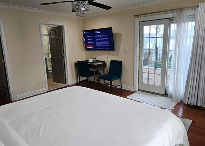 Luxury Hotel-Style Room In Queens, New York