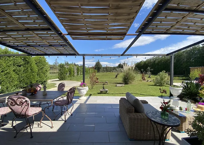 Le Galinie Chic'Art. Un Bel Atelier Avec Piscine