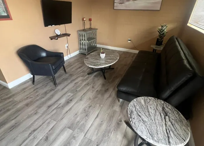 #2 Bedroom Cozy Suite, 1 Min Walk To The Beach #