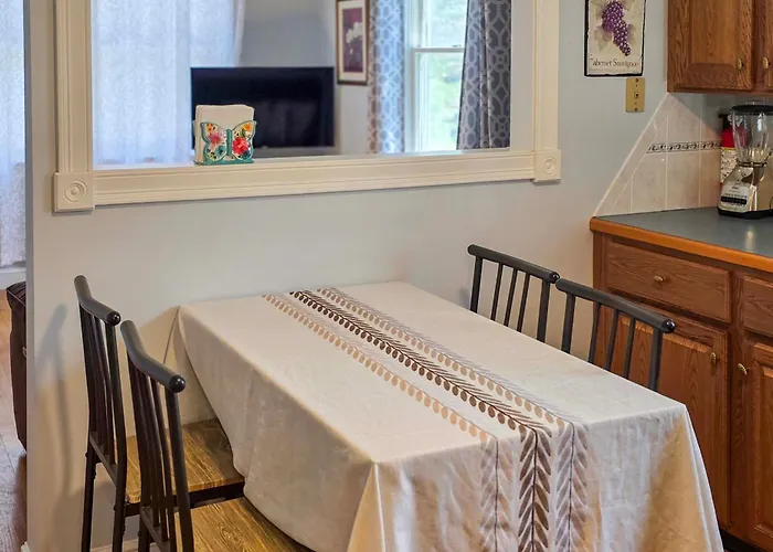 7 Mi To Downtown Providence: Quiet Apt In Seekonk