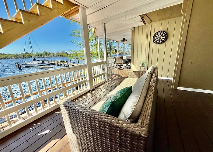 Downtown Waterfront Condo W Boat Slip & Deck