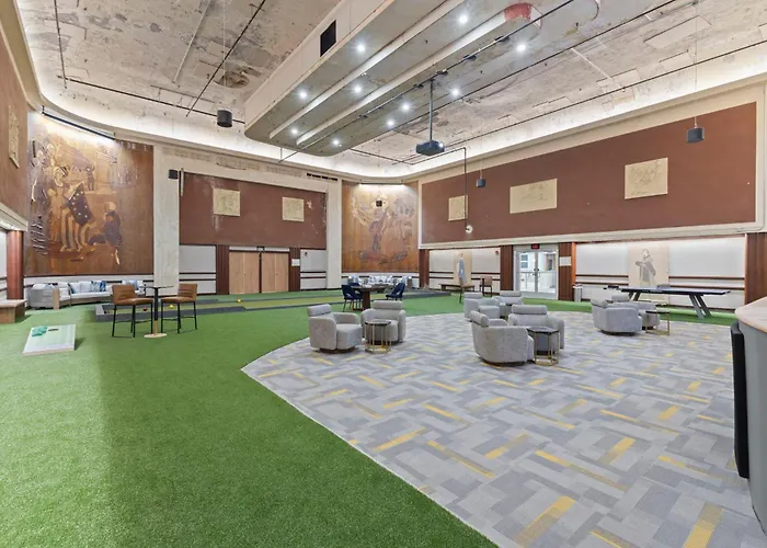 Indy Urban Nest - Sleeps 8 - Skywalk Access - Convention Center - Stadium