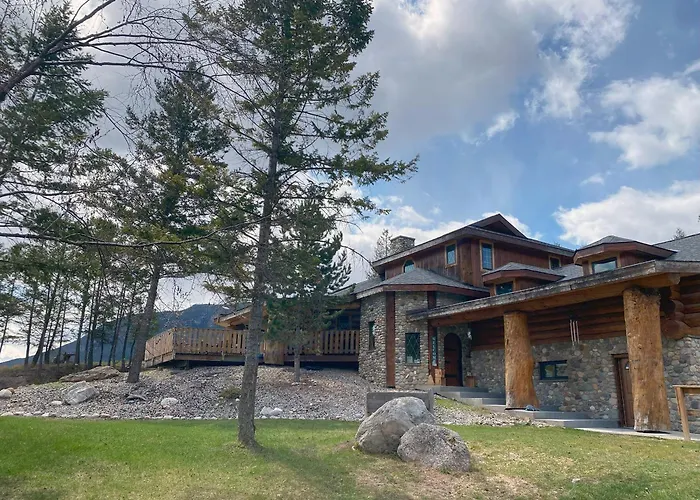Ryders Lodge, Log Home In Edgewater, Bc