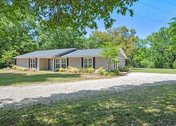 Peaceful Fairhope Retreat-Large Home On 1 Acre Lot