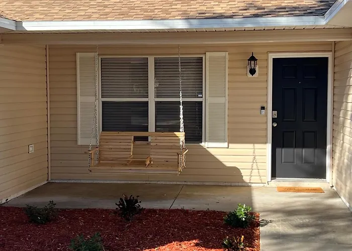 Get Cozy In This Renovated Home By The Villages