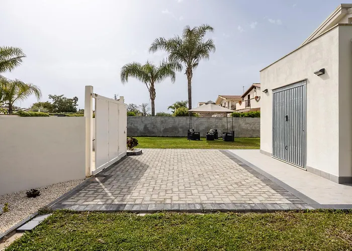 Villa Solea - Family Friendly Beach Villa Near The Sea