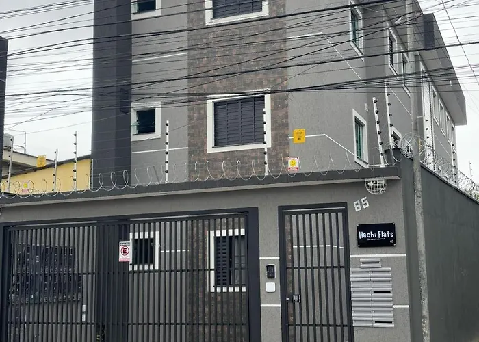 Hachi Flats - Gru