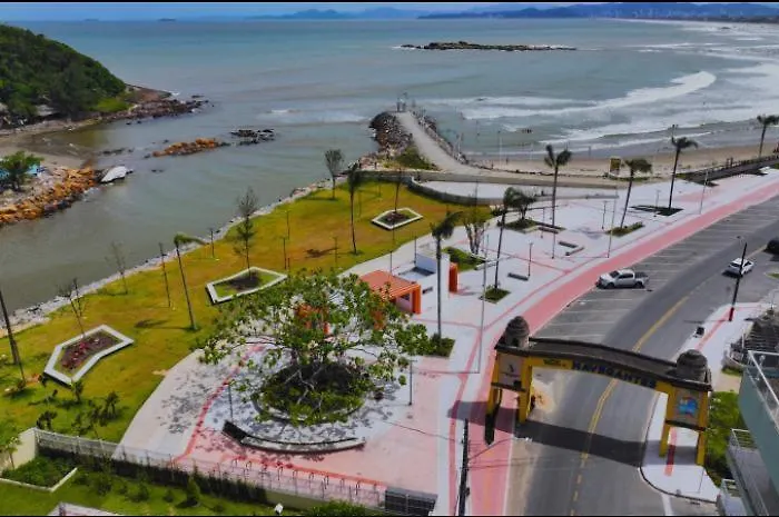 Apto ideal entre Aeroporto, a Praia e o Beto Carrero