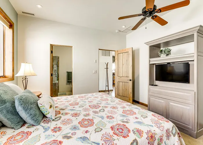 Walkable Apt In Carbondale: 'Luxury Artist'S Loft'