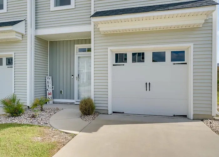 Modern Family Home In Hampstead W/ Patio & Grill!