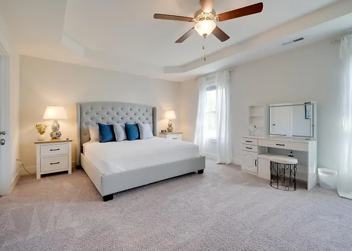 Modern Family Home In Hampstead W/ Patio & Grill!