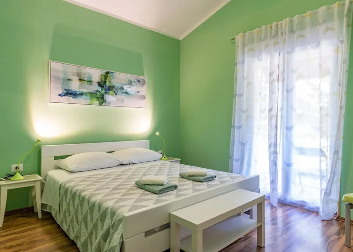 Villa Delore, A Romantic Villa With Pool, Close To The Sea