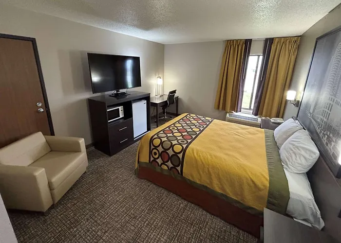 Super 8 By Wyndham Marshall