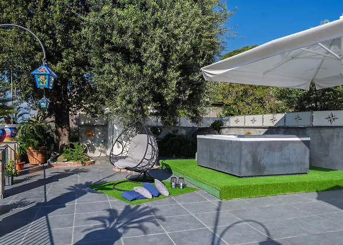 Villa De Luca - Luxury Villa With Terrace And Jacuzzi By The Sea