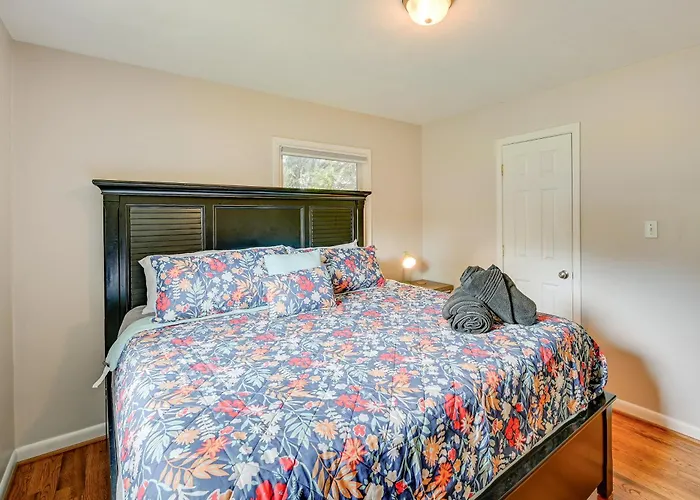 Greensboro Vacation Rental: 2 Mi To Downtown!