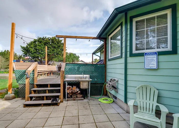 Pet-Friendly Westport Vacation Rental W/ Hot Tub!