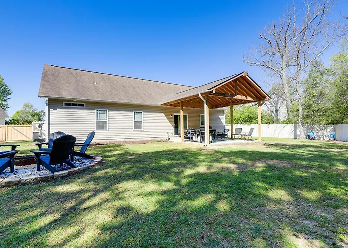 Sneads Ferry Home: Close To Beaches & Boat Ramp!