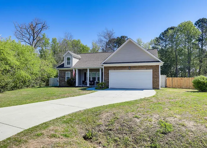 Sneads Ferry Home: Close To Beaches & Boat Ramp!