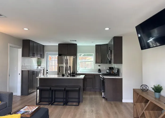 Jacuzzi 6 Bedroom Close To Downtown Beautiful