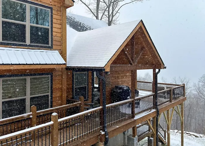 Long-Range Mountain-View Retreat, Decks & Grill