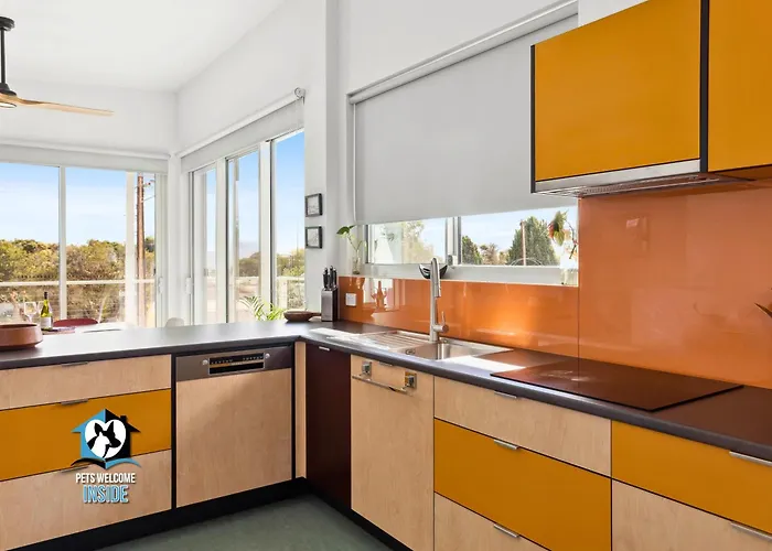 3Br Retro Charm Beach House Getaway