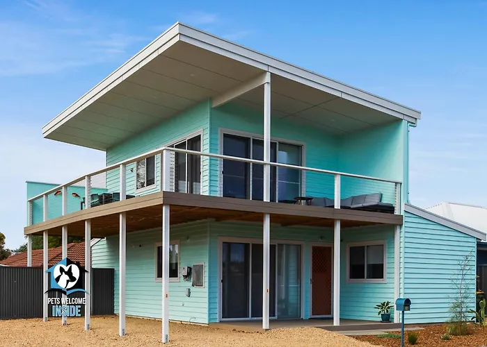 3Br Retro Charm Beach House Getaway