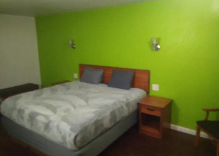 King Bed Hotel Studio 118