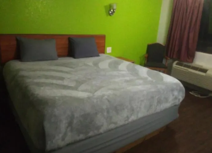 King Bed Hotel Studio 118