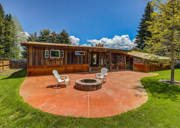 Meadows Valley Retreat - Pet-Friendly Home With Fire Pit, Large Fenced Yard, And Trailer Parking.