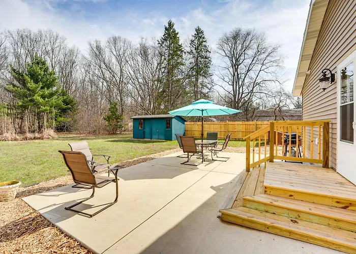 Boat, Fish & Hike: Cozy Getaway In Twin Lake!