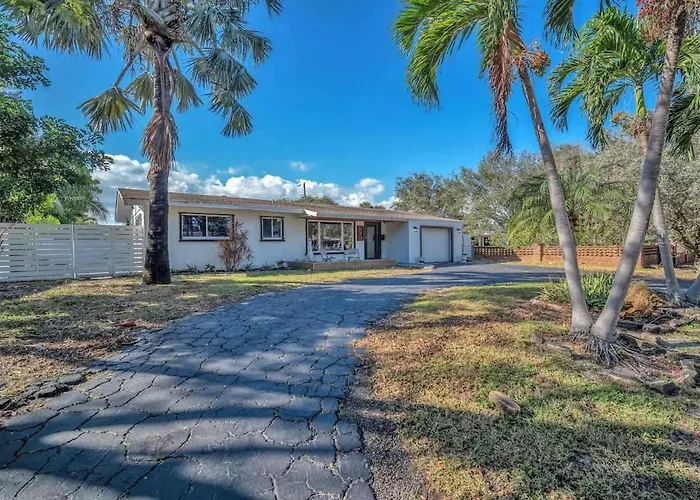 Newly Renovated - Sunny Family Haven In Pompano