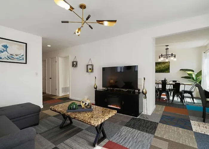 4 Beds Private Unit Near Beachwalk, Golf, Trail