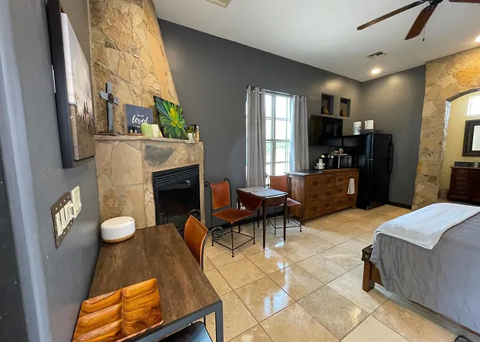 Sunset Suite - Cave Creek Guest Suites