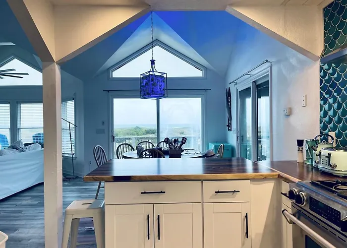 Oceanfront 4 Bedroom Salvo Sandcastle Hot Tub