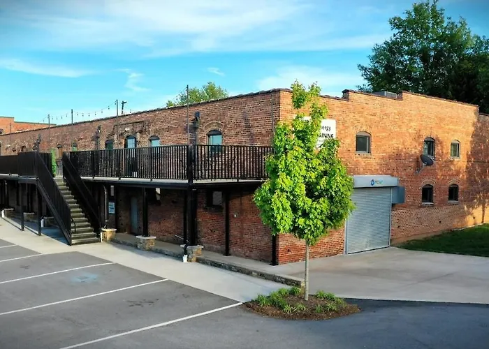 Humble Family Escape With Ping-Pong, Near Downtown Hickory