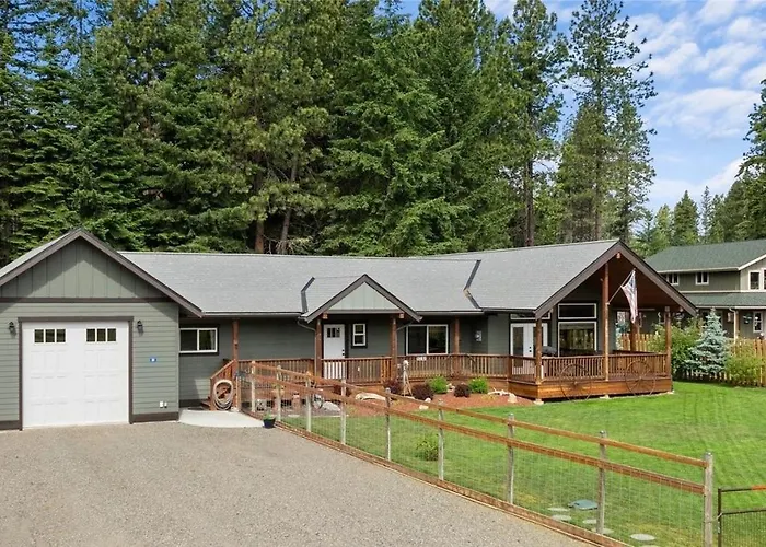 Mountain Retreat With Hot Tub, Game Room And Yard Home