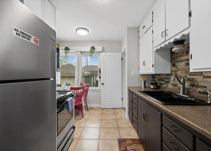 Bo360 Cheerful Home With Private Hot Tub