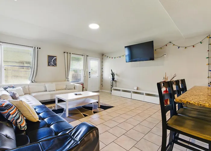 5 Bedroom Luxurious Retreat In Schertz, San Antonio