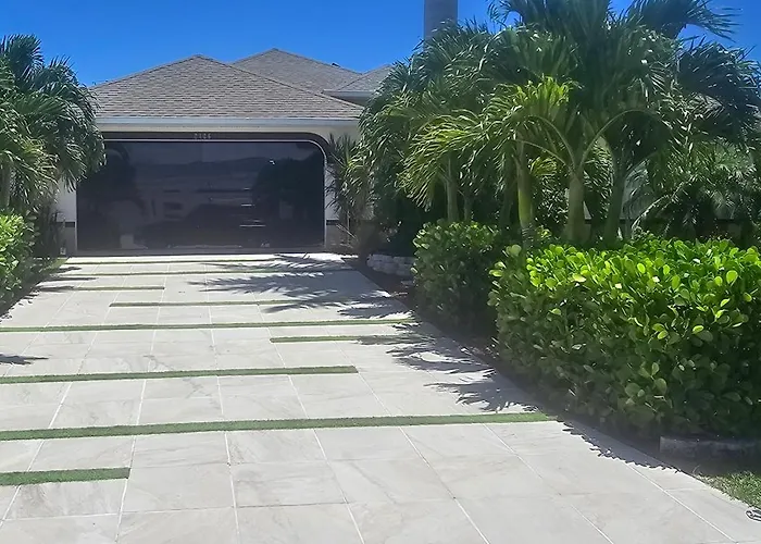 2 Private Cabanas With A Private Pool And Outdoor Kitchen