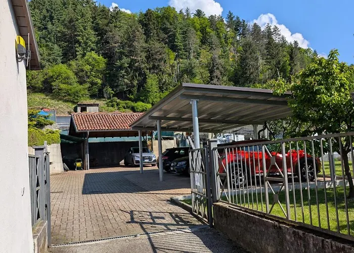 Tra Monti E Lago